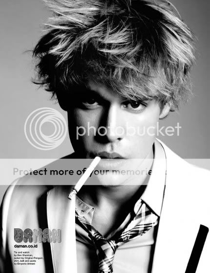 http://i557.photobucket.com/albums/ss13/bumerbmw1/glee/Chord-Overstreet25123.jpg